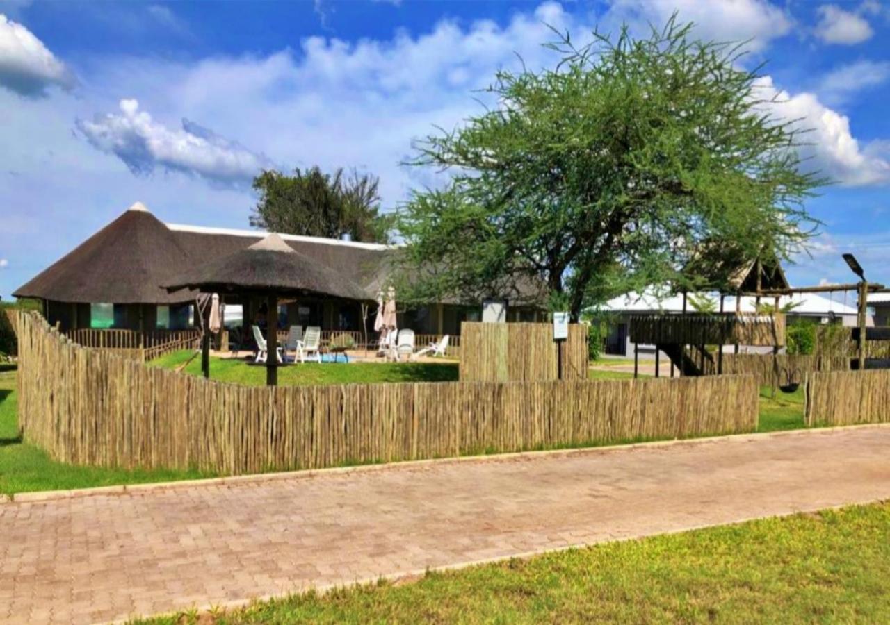 Tlou Safari Lodge Kasane Exteriér fotografie